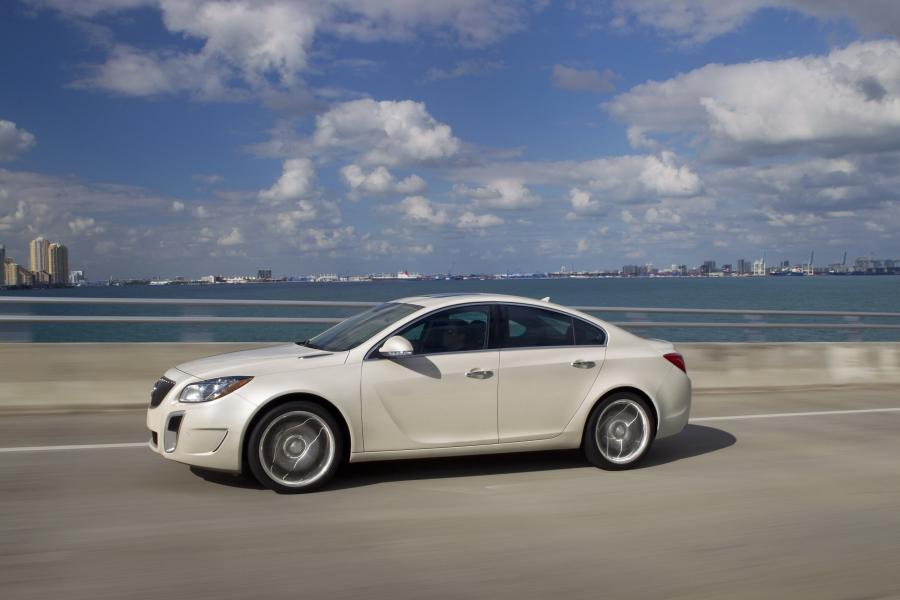  Buick Regal GS 2011 года  (фото 10 из 69)